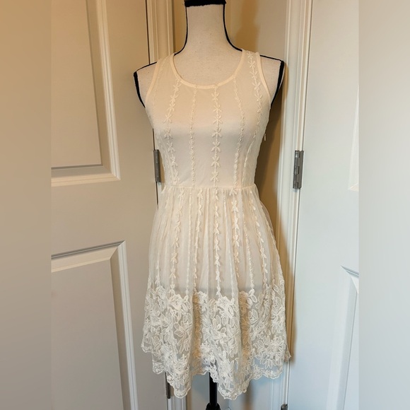 Elegant Cream Lace high neck Dress - Picture 1 of 6